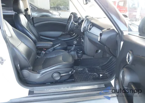 2011 Mini Cooper z USA, uszkodzony, nr VIN WMWSU3C52BT094984